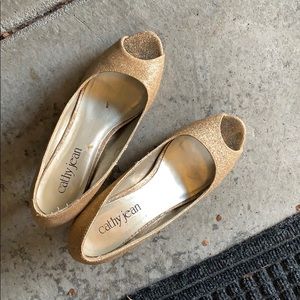Cathy Jean Golden Heels